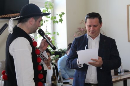 Konkurs na Najlepsze Beskidzkie Krepliki 2022 - prowadzący Rafał Cieślar i Burmistrz Wisły Tomasz Bujok